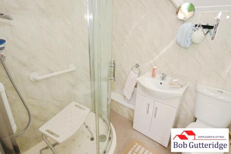 FIRST FLOOR FAMILY SHOWER ROOM