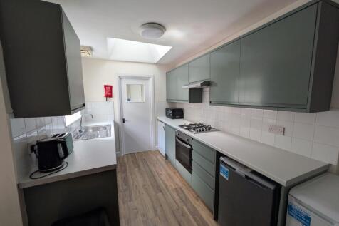 4 Bed - Fingland Road, Wavertree, L15 photo 3