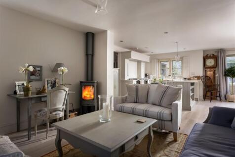 28 - Dovecote Cottage - GL7 5NG - Web.jpg