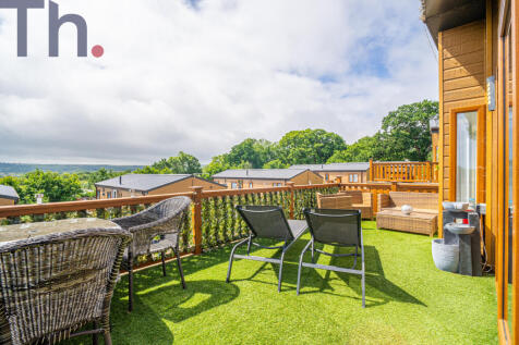 Outdoor Seating &amp; Dining