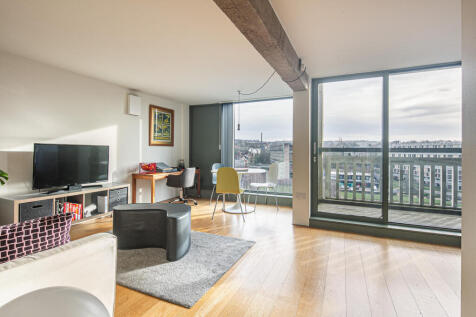 Living/Dining Area