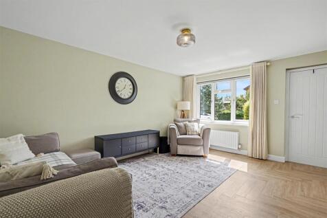 Lounge/Sitting Room