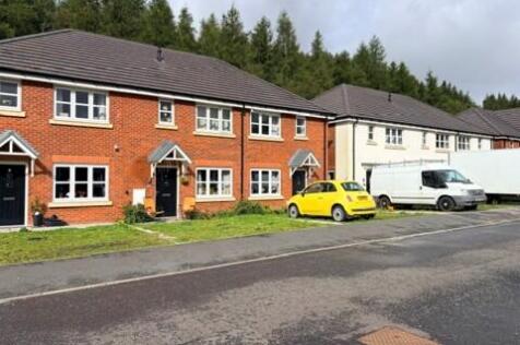 2-bed terraced on Railway Close, Facit, Rochdale, Lancashire, £663/mo