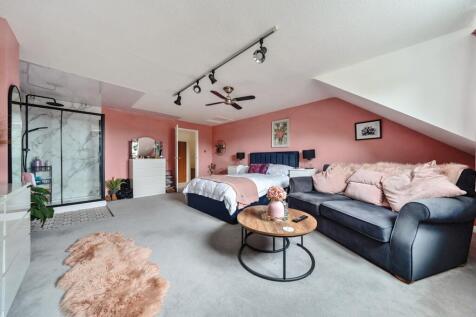 1301062-14-6835b733c5a01.nef