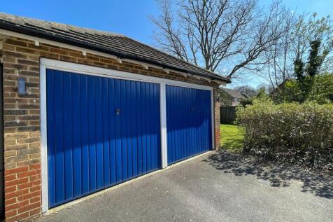 Casterbridge Road, Ferndown photo 4