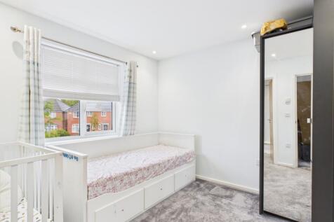 CAM03729G0-PR0132-STILL039