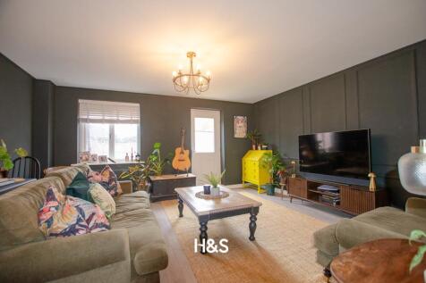 4 Kingfisher - lounge.jpg