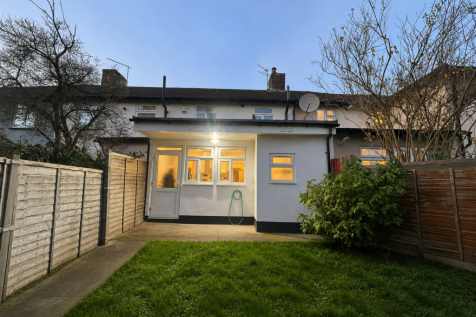Mead Crescent E4