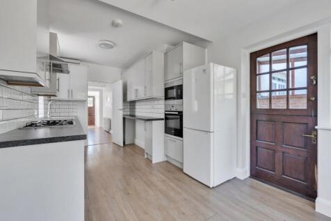 Highlands Road, Barnet, Greater London, EN5 photo 4