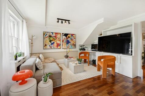 property in Gloucester Street, 
Pimlico, SW1V