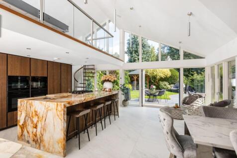 Kitchen/Dining Area