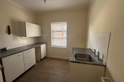 Grimsby Road, CLEETHORPES photo 5