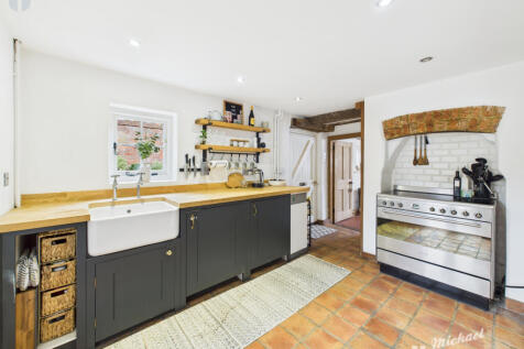 CAM03852G0-PR0408-STILL020