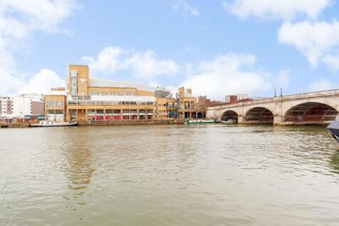 River Thames / John Lewis / Kingston Bridge