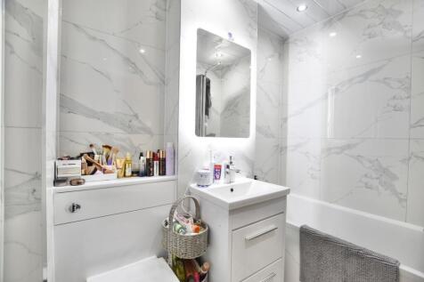 Curzon Drive, Grays, RM17 photo 4