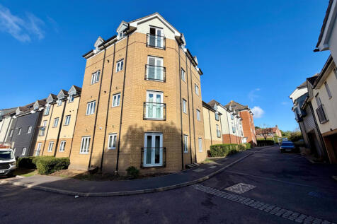 2 bed flat to rent Ingrebourne Avenue, Romford RM