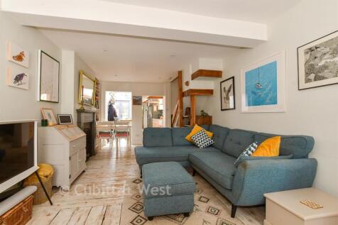 Lounge/Dining Area