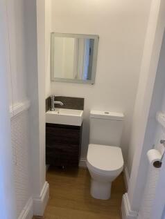 Bright, well-kept WC with modern white suite, c...