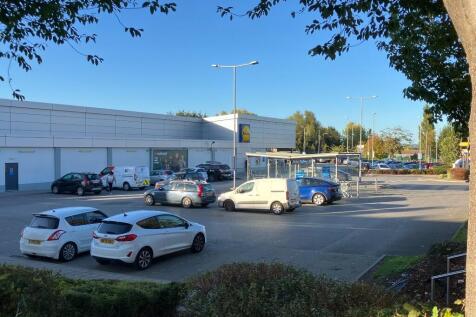 Retail Property (high street) to rent Image 11