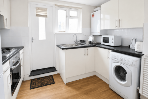 Large 1 bedroom Apartment with garden for rent on