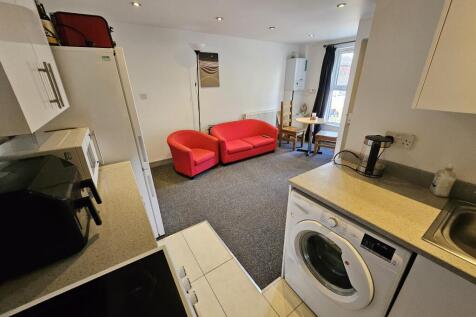 Flat 2 - 4 Hobson Road, Selly Park, West Midlands, B29 photo 2
