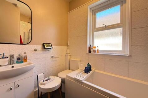 Bathroom - 19a