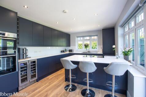 16 Kitchen.jpg