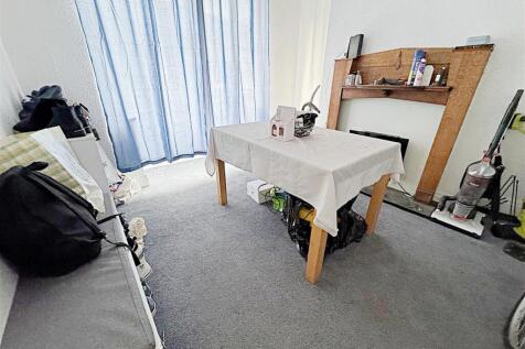 FRONT ROOM