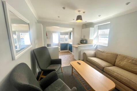 44 chaddlewood lounge into kitchen.jpg