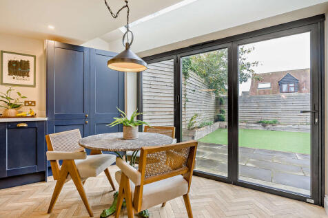 8664754-interior1...