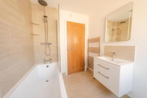 8 - Bathroom.jpg