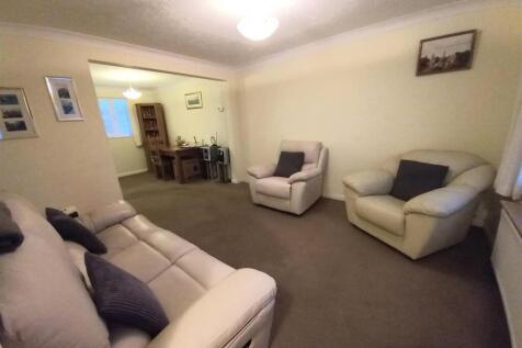 9 Hawthorn Park Lounge.jpg