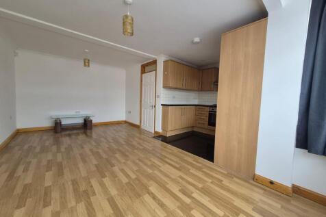 Beautiful 2 Bedroom First floor Flat