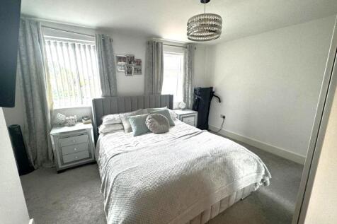 Addlestone, Surrey, KT15 photo 4