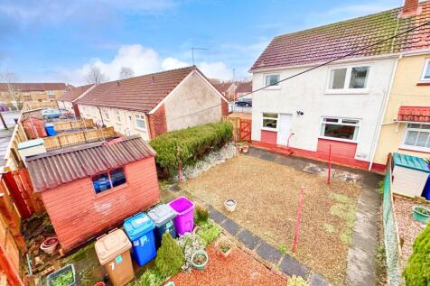 Loadingbank Court, Kilbirnie rear garden photo