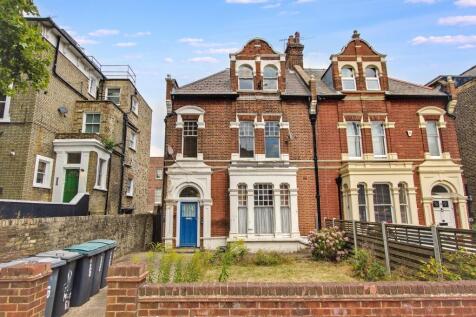 Flat C, 6 Great North Road, Highgate, London N6 4LX