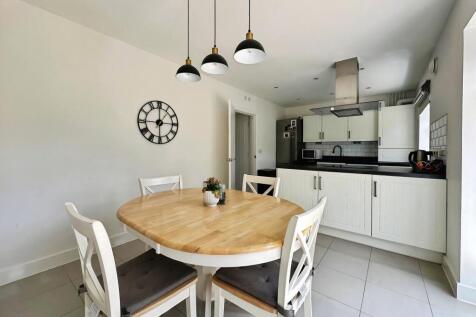 Lancelot Way, Kings Gate, Amesbury, SP4 photo 3
