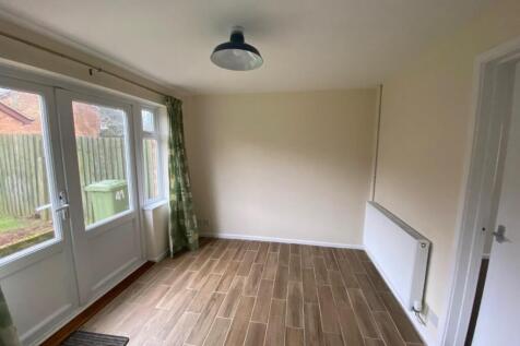 Tower Drive, Neath Hill, Milton Keynes, MK14 photo 4