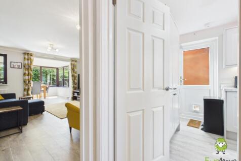 EweMove Estate Agents Basingstoke - Stockbridge Cl