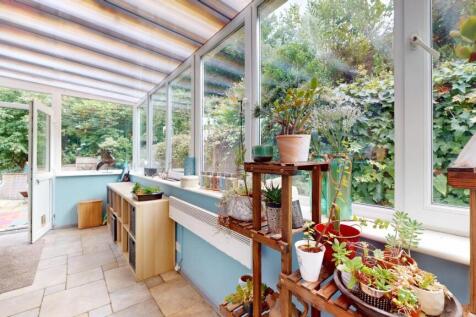 SIDE HALL/CONSERVATORY