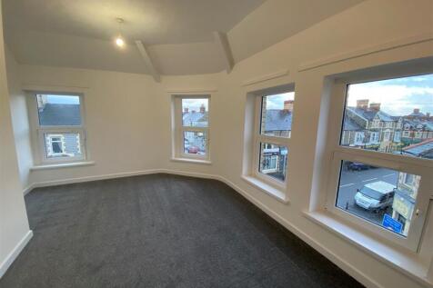 3, 252 Holton Road - living room (2).jpg