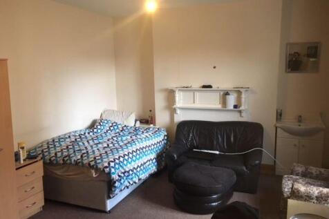 4-bed flat on 2 High Street, CV31  3AN, £1,450/mo