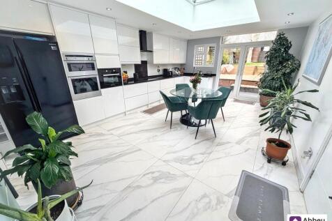 Kitchen/Dining Family Room