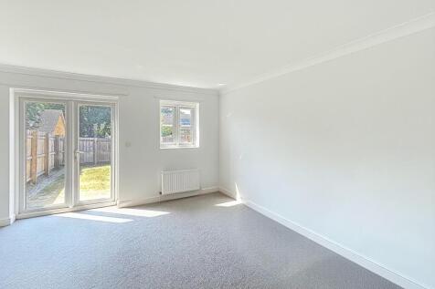 St. James Close, Halstead photo 3