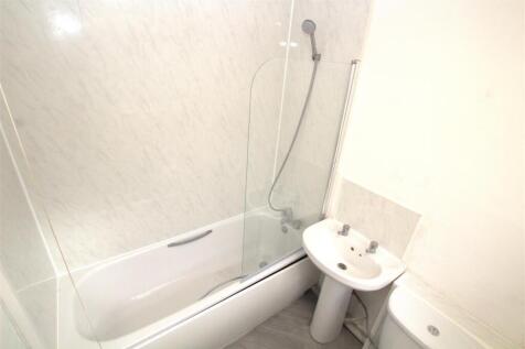 84 Percy Bathroom.jpg