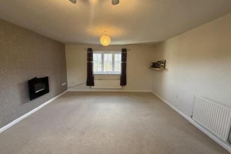 OPEN PLAN LOUNGE/KITCHEN