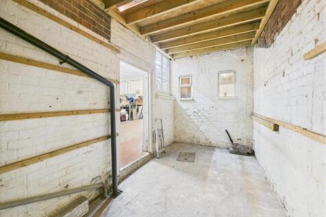 15 Eastover, Bridgwater, Somerset TA6 5AG | Freeho