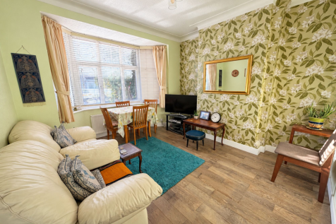 Gantshill Crescent, Ilford, IG2 photo 3