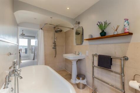 En-Suite to Principal Bedroom