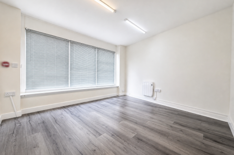 Retail Property (high street) to rent Image 4